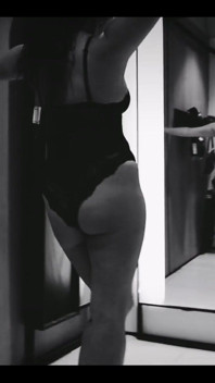 Um pouco monocromático editar para minha diversão de compras de lingerie