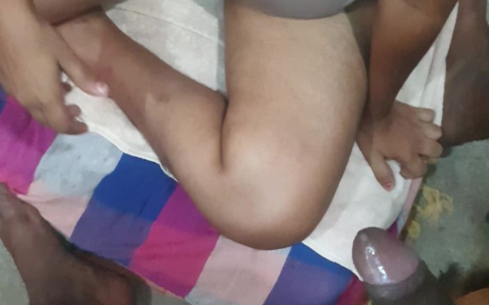 Tiyana: Isteri jalang berambut dalam tersedak mendalam di Lutut