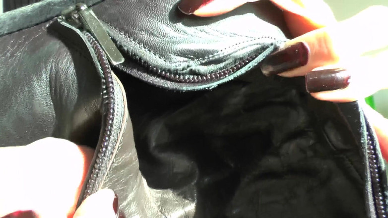 Lady Victoria Valente: Ruik zwarte geurende laarzen en aan mijn voeten tot het...