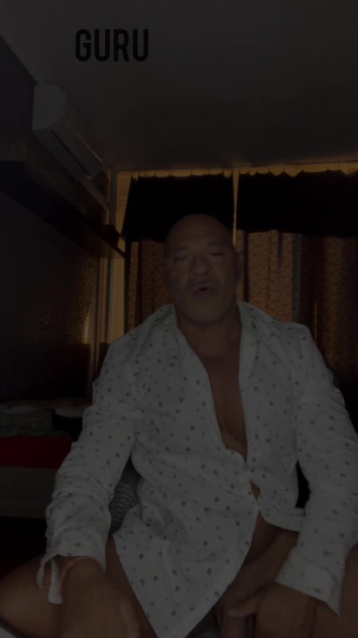 Mr. Guru: Bodybuilder solo sega fatta in casa