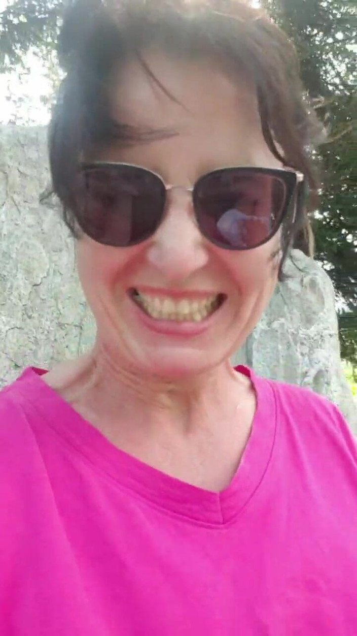 JulieEroticDress: Tryska na polu kukurydzy