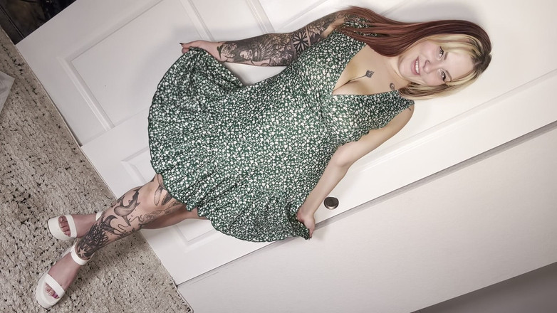 Chandler Knight: Rozbalení: zkoušení krajkových kalhotek, šatů a velkého robertku