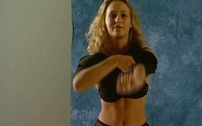 German's Young Babes: Obejrzyj tę sesję solo z idealną niemiecką nastolatką