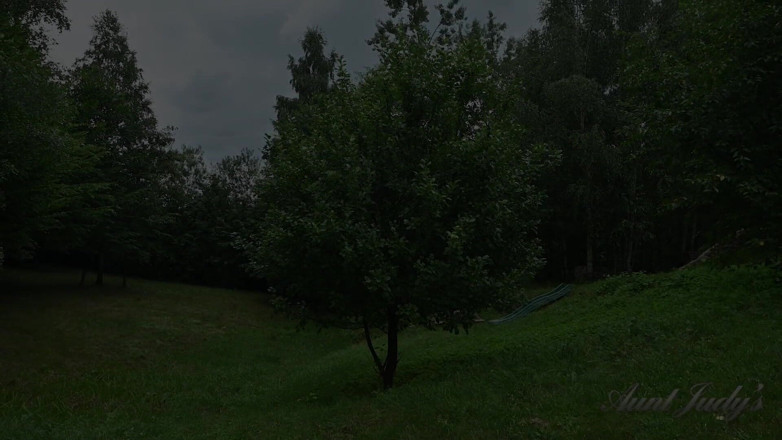 Aunt Judy's: Auntjudys - Yoga im freien mit MILF Wanilianna mit dicken titten