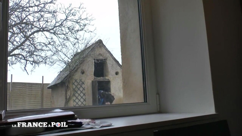 Papy Viewer: Jalang bandar bertetek besar bermain-mesra dengan petani yang salah