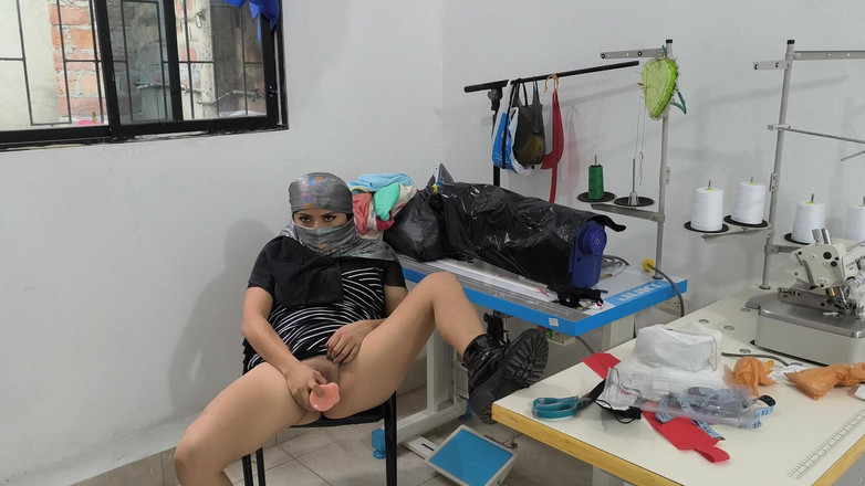 NEGRITA SEXY: Meine große vagina genießt an meinem arbeitsplatz eine leckere masturbation