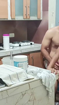 Aku mergokin adik tiriku lagi joget sambil bugil di dapur - bokep spanyol.