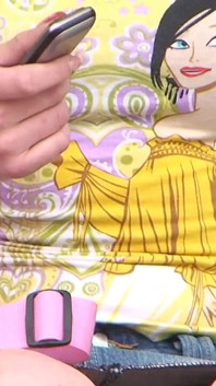 彼女は長いチンポをしゃぶるのが大好きです!
