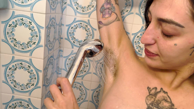 Brisen: Surrealismo Sperimentali: Alan Mi Rifila Delicatamente I Capelli Ascella