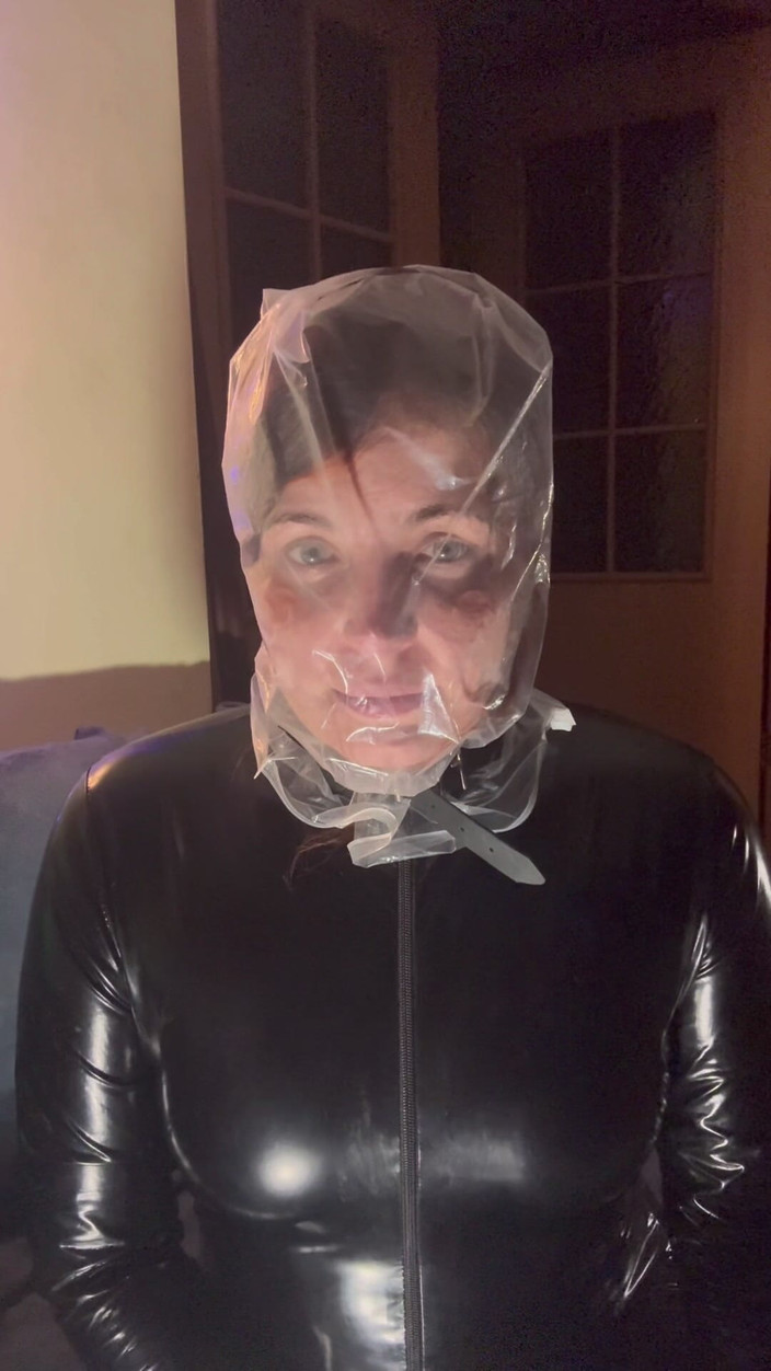 Elena917: Sac de plastique moulant et latex