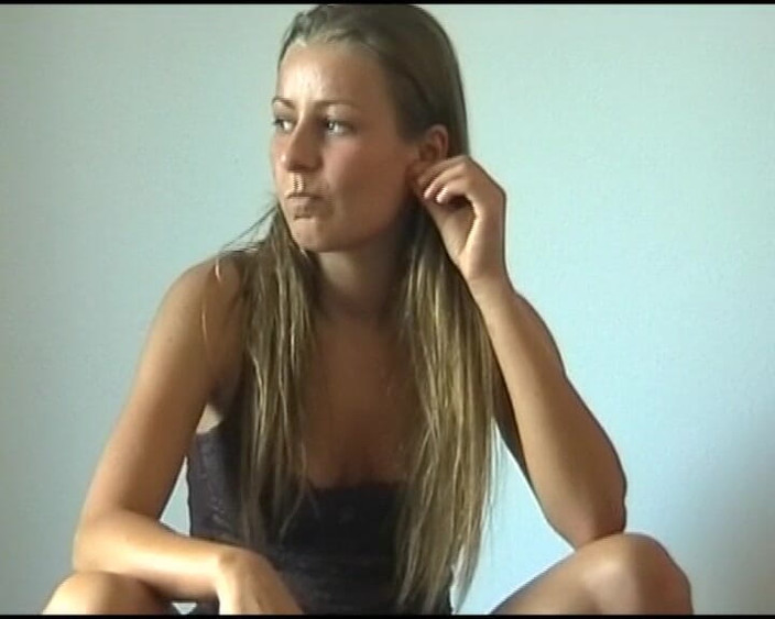 German amateur couples: Krásná německá holka jezdí na péru až do masivního výstřiku...