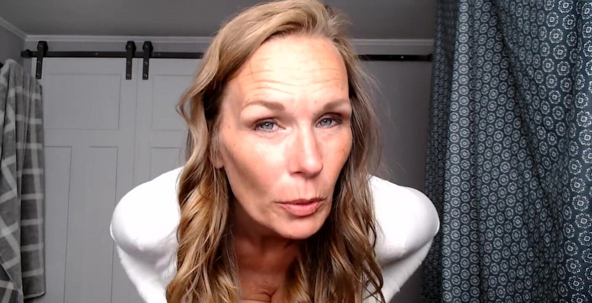 KimitheMilfMommy: टीचर ने तुम्हें क्लास में लंड सहलाते हुए देखा। वह तुम्हें झटका देने के लिए कुछ देती है। उलटी गिनती में शामिल!