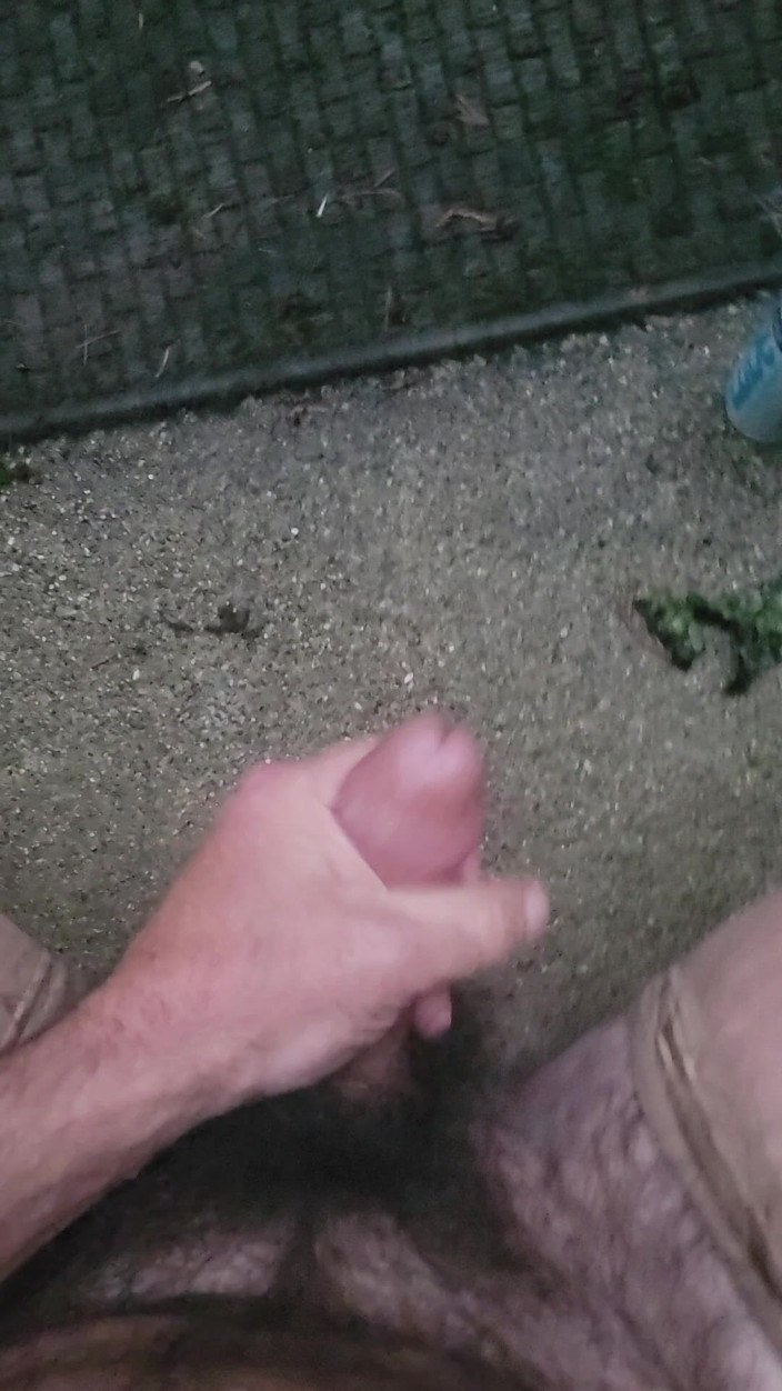Feet Lover: Cumming on Feet Outside