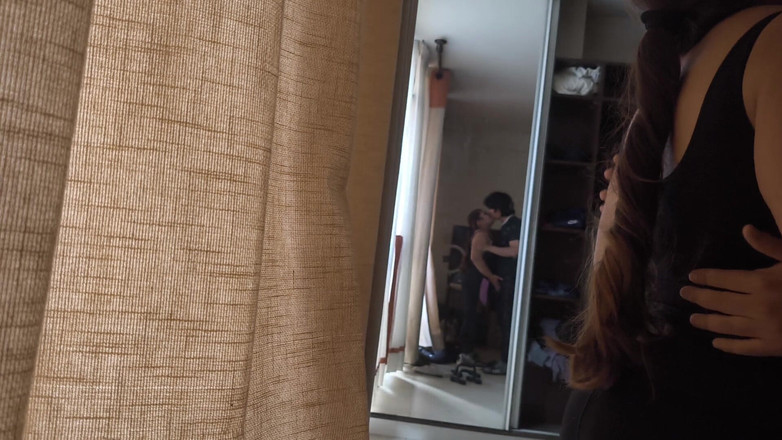 Moo DBOXXX: Я пристрасно цілуюся з самотньою мачухою, яка дійсно хоче зробити божевільні речі