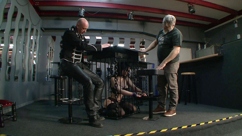 Absolute BDSM: Une Allemande BDSM se fait toucher pour la première fois