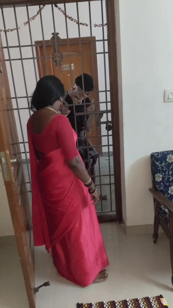 Thesana: Fan Repair Boy Tricks the Lonely House Wife Into Sex