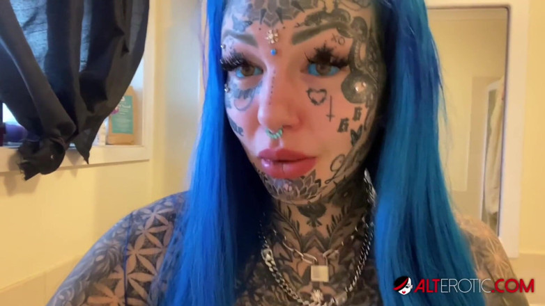 Alt Erotic: Amber Luke’s quarantined solo masturbation