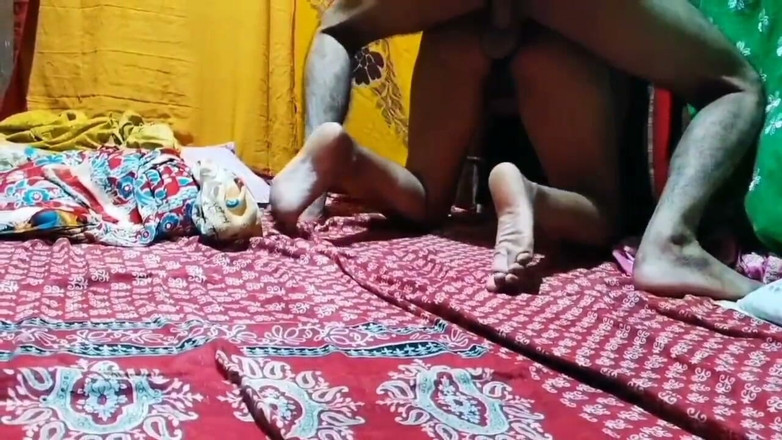 East indian group: Desi Young Bhabi Ki Tight Pussy Ko Kitchen Mein Pela