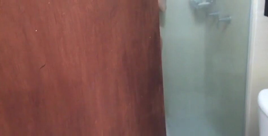 Ivana Montana: Fångade min styvsyster onanerar i duschen