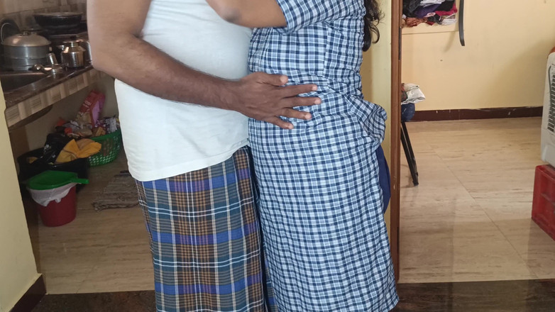 Magilmathi: 남인도 학생 교복 바이러스 성 비디오