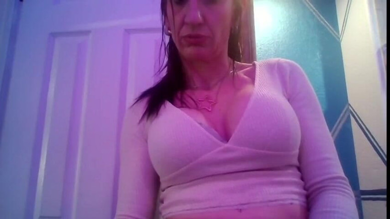 Zoey Portland: Una ragazza arrapata si sgrilletta la figa quando l'uomo non...