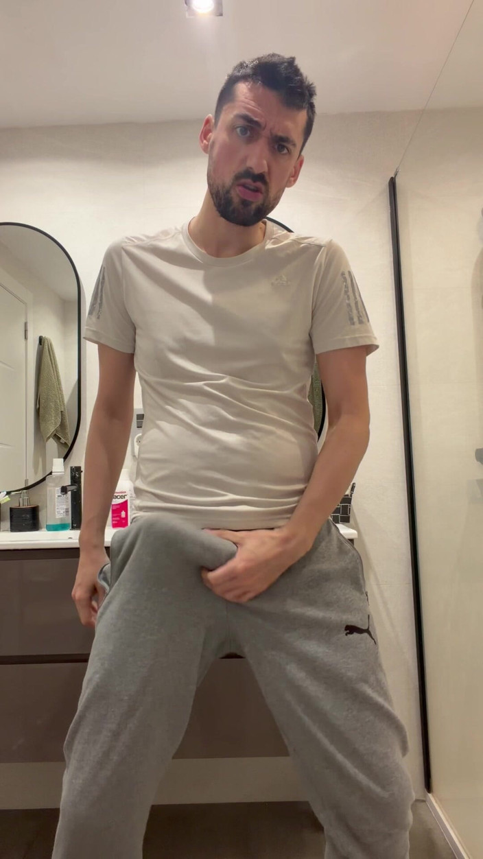 Liam Harding: Hot Stepdaddy Showing off and Cuming Like Crazy