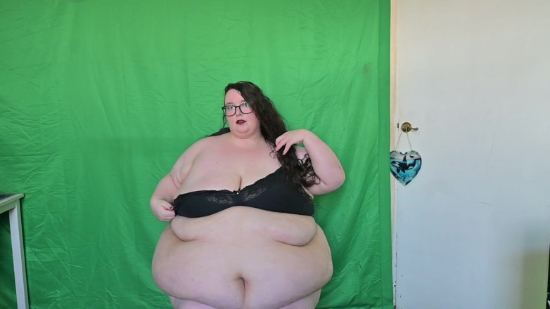 SSBBWLadyBrads: Sexy Goddess SSBBW Strip and Shake