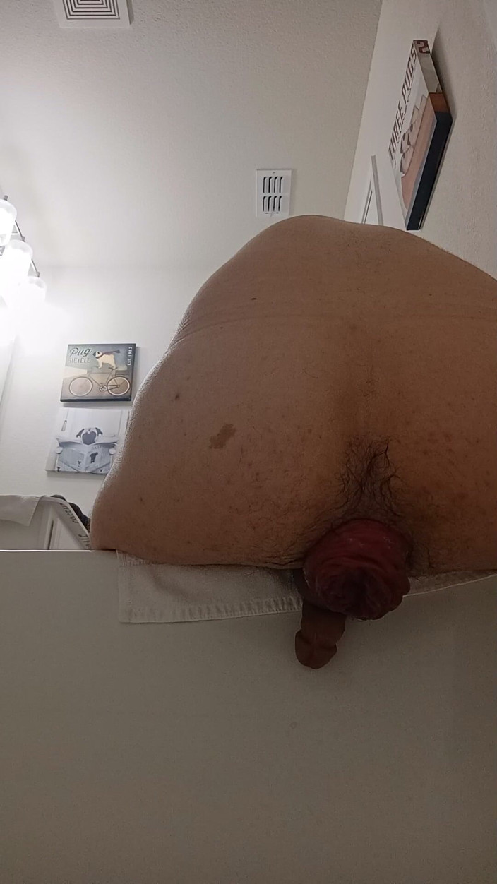 Brandon Lee: Bola kolam dan dildo dalam satu lubang