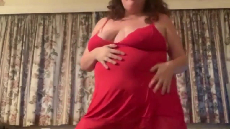 Real homemade BBW BBC porn: Mladá anglická velká kráska tančí striptýz