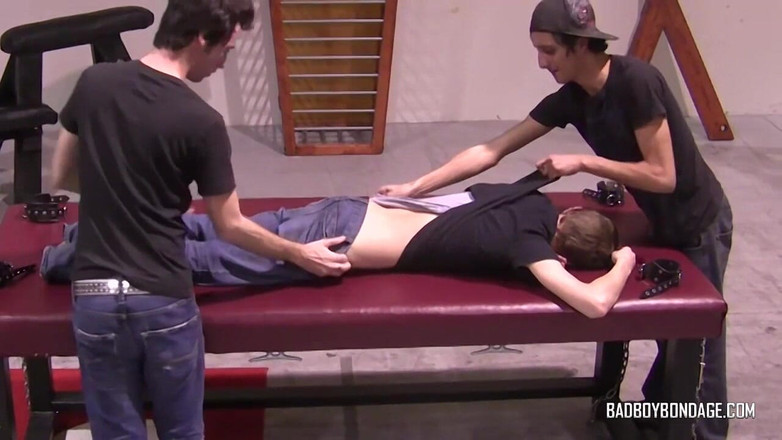 Bad boys bootcamp: Söt liftare i trubbel