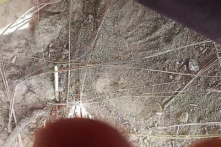 Gangbang straight: Làm tình bằng chân với con cặc nhỏ dễ thương đi...