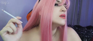 Aurae Wynfaren: Topless smoking