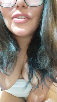 Carla Villalobos: 我告诉并承认我第一次和我在家长大的人在一起