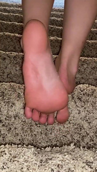 Ivys Feet - diosa de los pies provoca que caminas por las escaleras