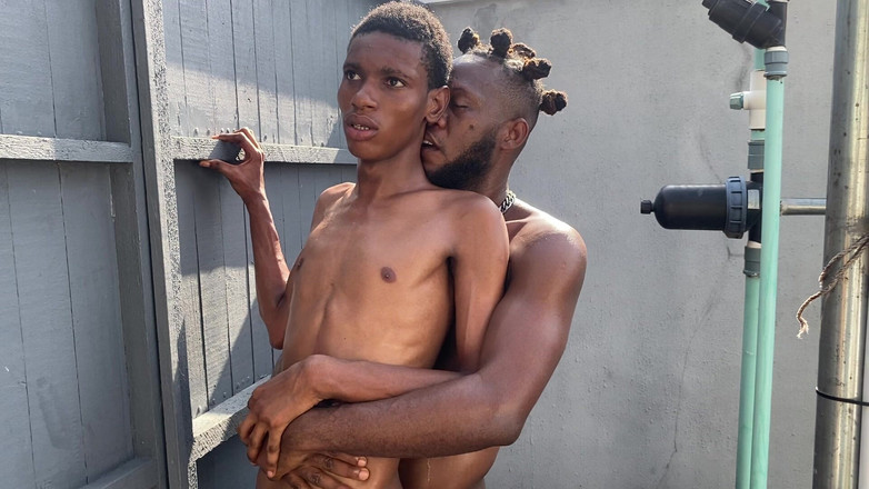 FWBigDick: Twin Twinks spróbuj dużego kutasa na zewnątrz