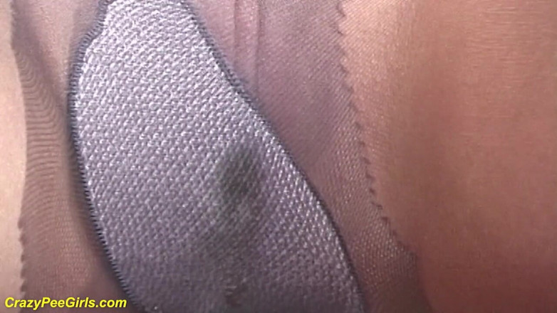 Crazy pee girls: peeing through the pantyhose