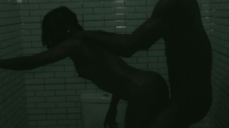 CESAR_X: สาวควยใหญ่ผิวดําชอบในห้องน้ํา