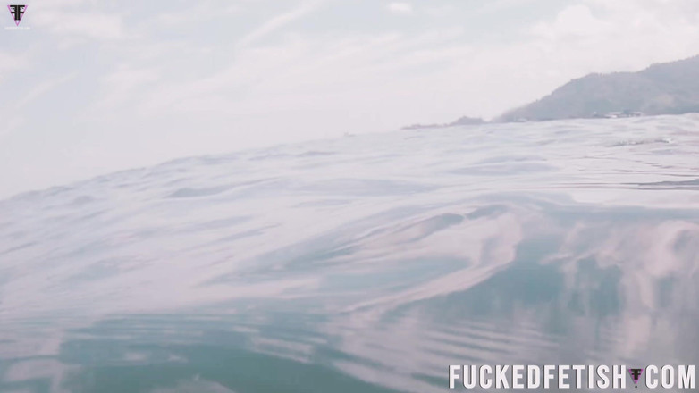 Fucked fetish: 自由潜水鳍在公海下性感拉丁女神