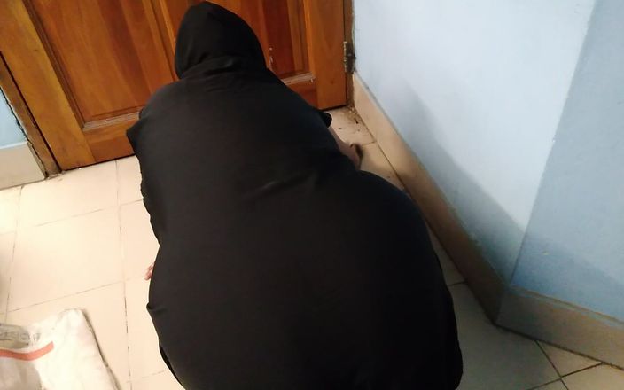Aria Mia: Árabe muçulmana arrombada e empregada hijab fodida por proprietário - porra...