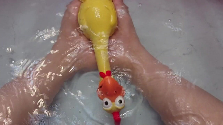 DanaDom20: Jugando en el agua mith mis pies
