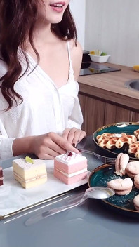 라이브 스트리밍 후 따먹히는 핫한 일본 소녀
