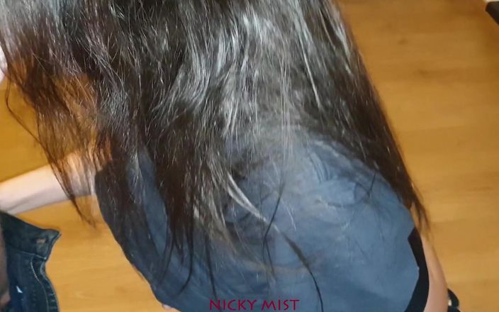Nicky Mist: Ejaculând în chiloți de sora mea vitregă în timp ce părinții nu...