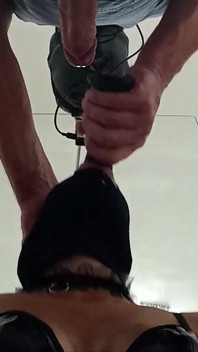 MILF bouche baisée avec des litres de sperme et de salive