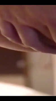 Avant de se marier, elle aime l’exhibitionnisme et le sexe avec son demi-frère à grosse bite