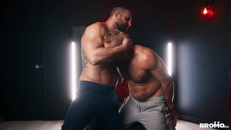 Men network: Men - Mateo Tomas wird von Chuck conrad - Chuck conrad, Mateo...