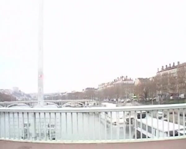 Monde Francais: Une salope française au cul rond peut faire plaisir à deux...