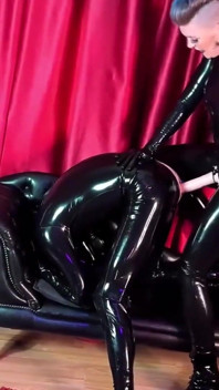 Gimp đụ trên ghế sofa