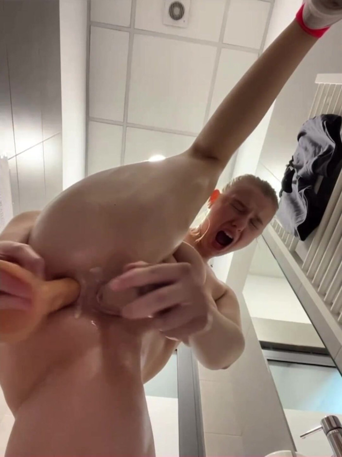 JuiceLussie: First Time Double Penetrating in Public