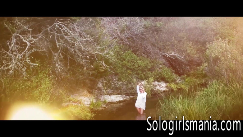 Solo girls mania: Scarlet Red Masturbate Her Pussy