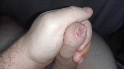 Uhri: Uncut Cock cumshot